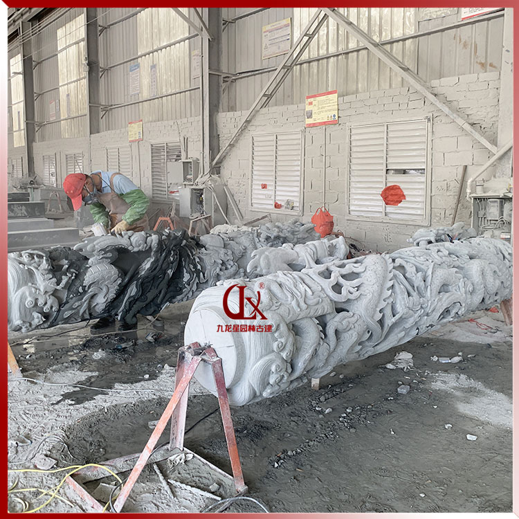 廣場(chǎng)石雕龍柱圖片